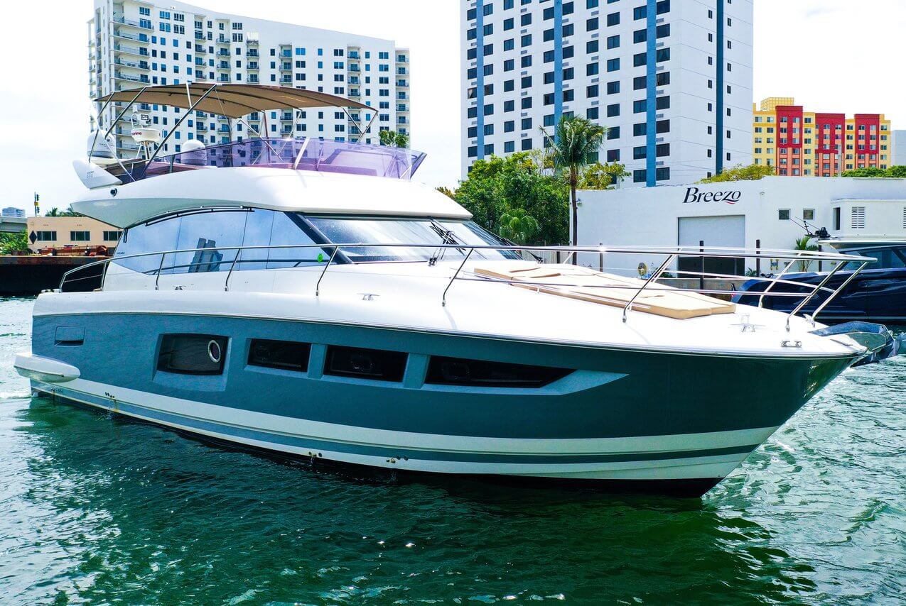 yacht 1 day rent